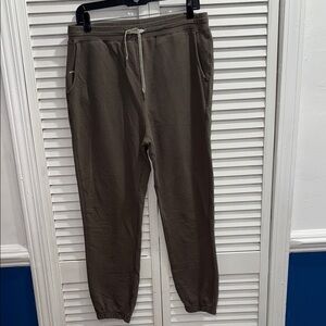 Vuori Women's Track Pants - Earthy Green